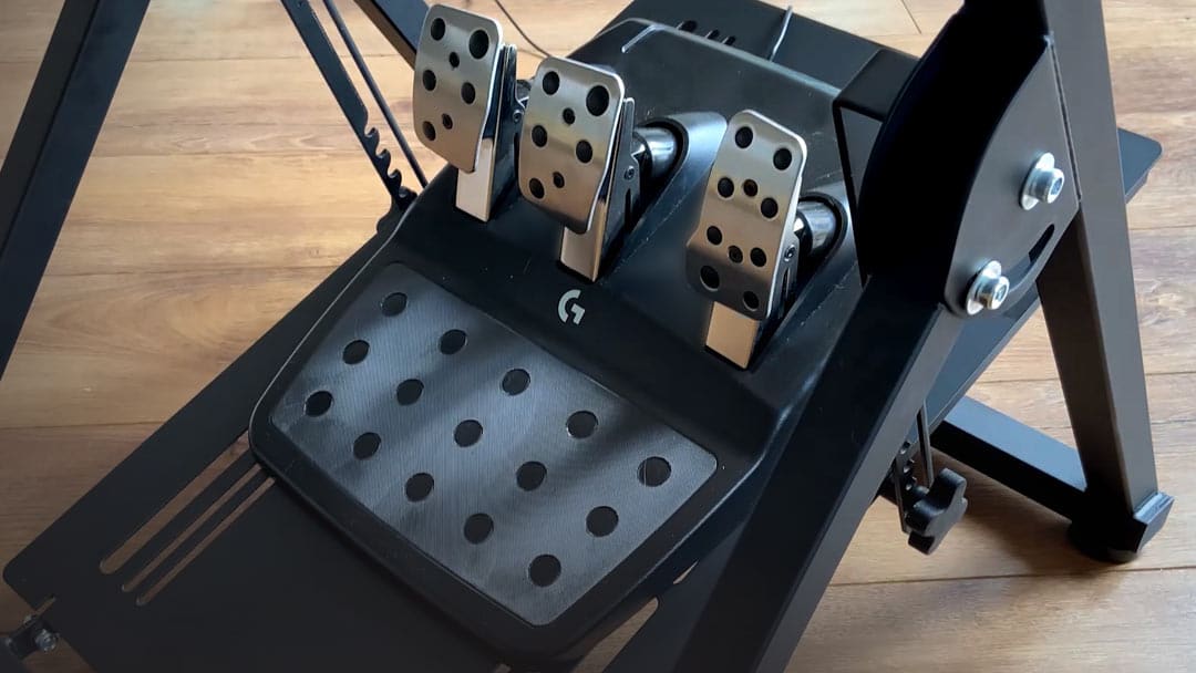  Thrustmaster T-Pedals Stand : Video Games