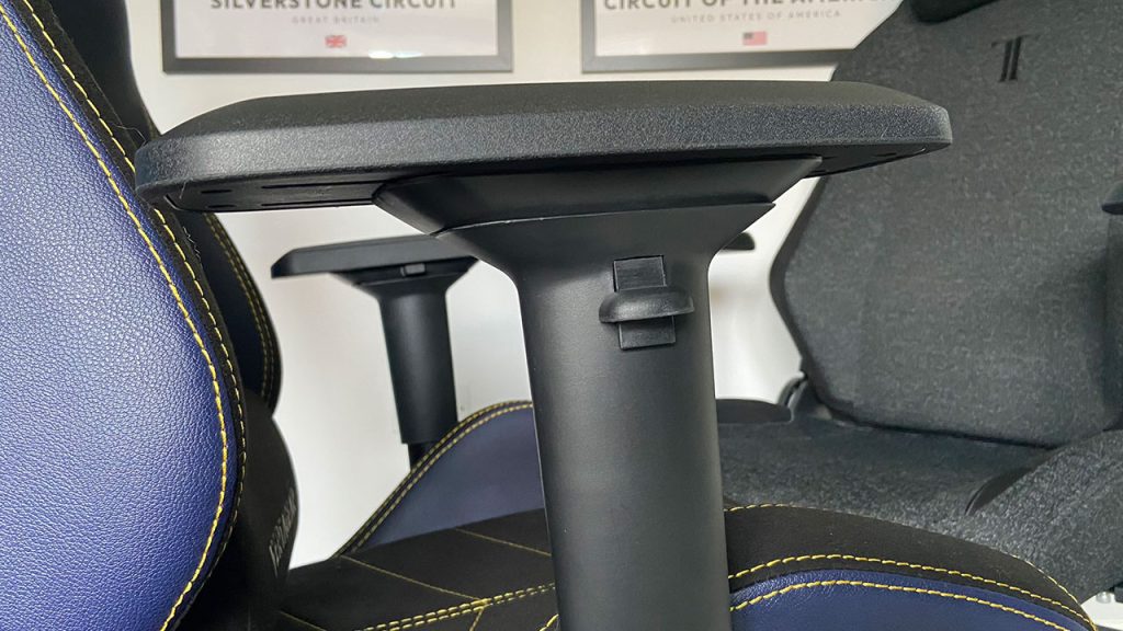 Vertagear armrest