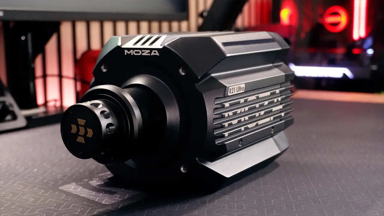 MOZA R21 Ultra on desk