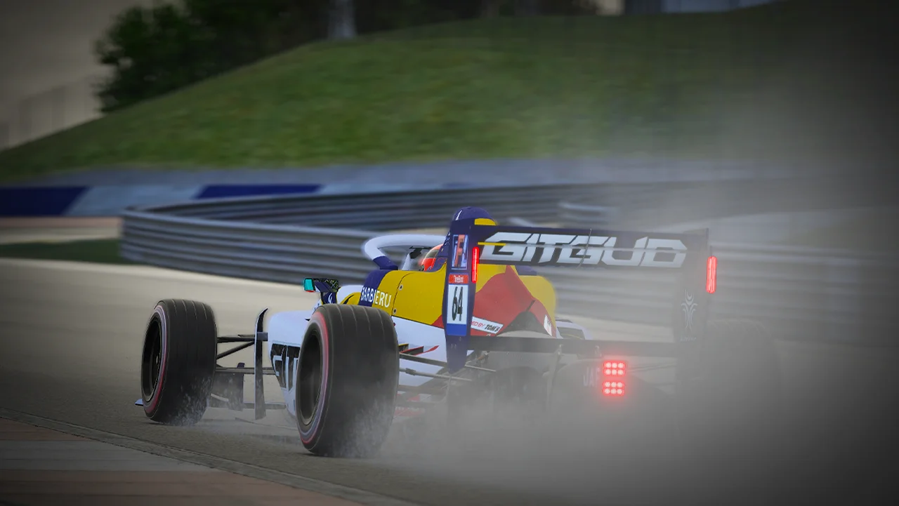 iRacing in the rain gameplay